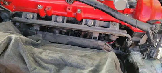 Fuel rail and injector installation access